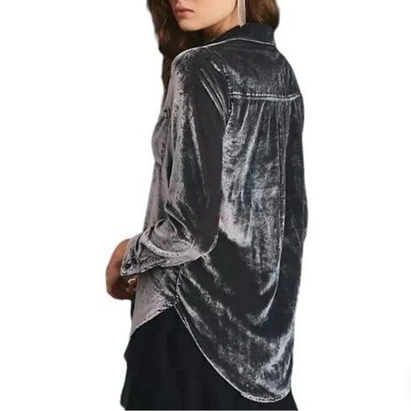 The Hadley Relaxed Buttondown Shirt by Pilcro: Velvet Edition - Picture 2 of 3